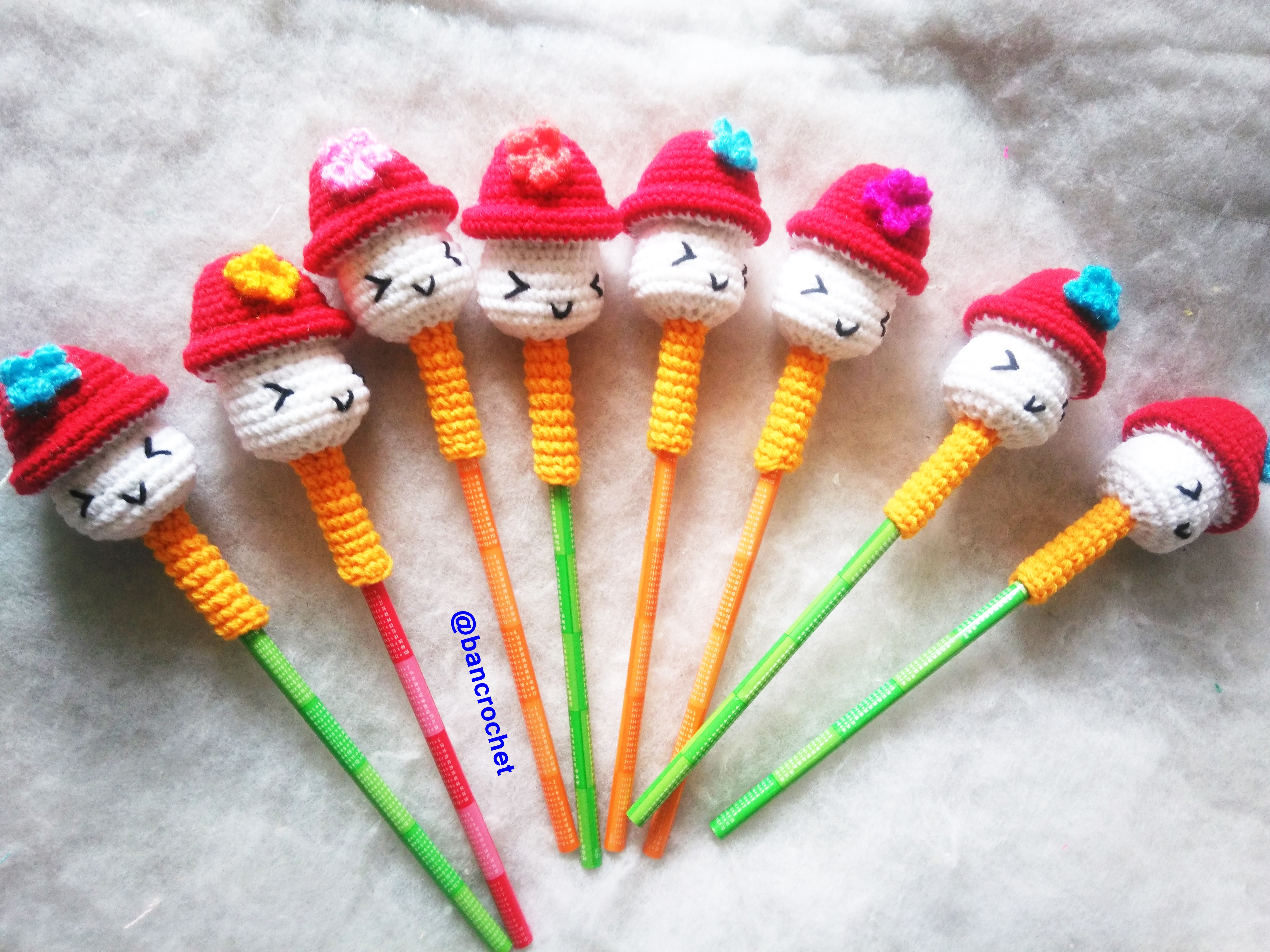 Bancrochet ที่ครอบหัวดินสอ เห็ดถัก crochet mushroom pencil cover แดง 8นิ้ว