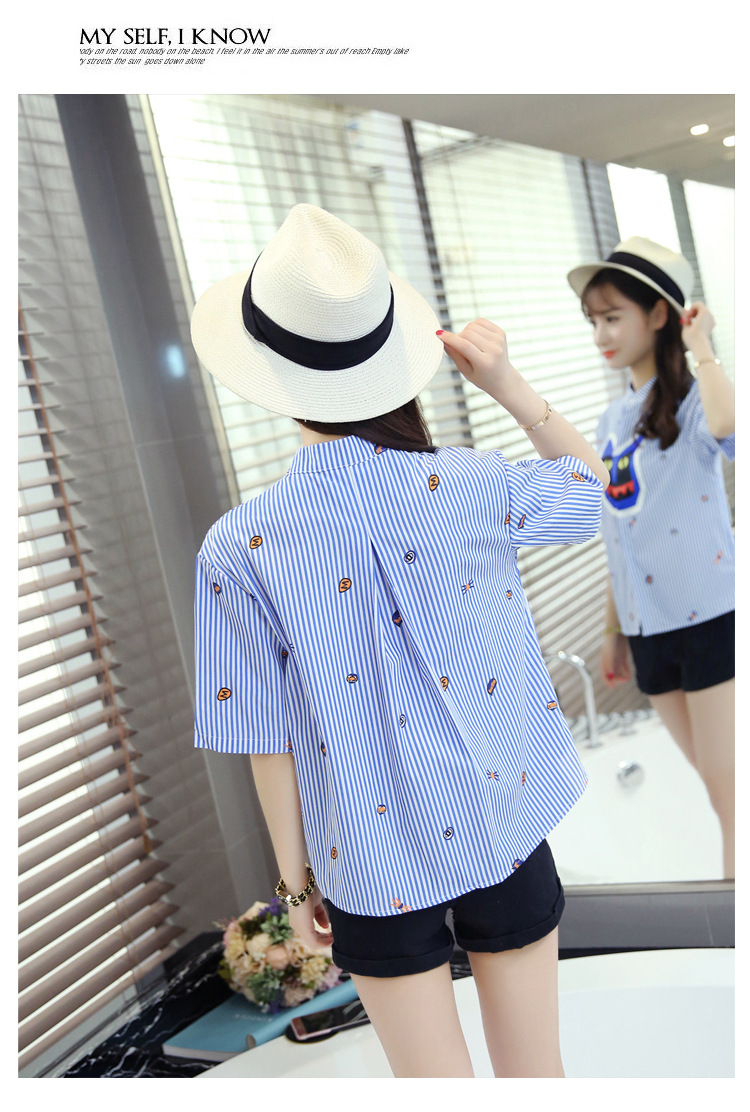 Blouse3691 เสื้อเชิ้ตแฟชั่นลายริ้วสีฟ้าขาวทรงโอเวอร์ไซส์ กระดุมผ่าหน้า ผ้าไมโครเนื้อดีเรียบสวยไม่ยับง่าย งานน่ารักดีเทลดีงาม แมทช์กับกระโปรงหรือกางเกงก็ดูดีไม่แพ้กัน