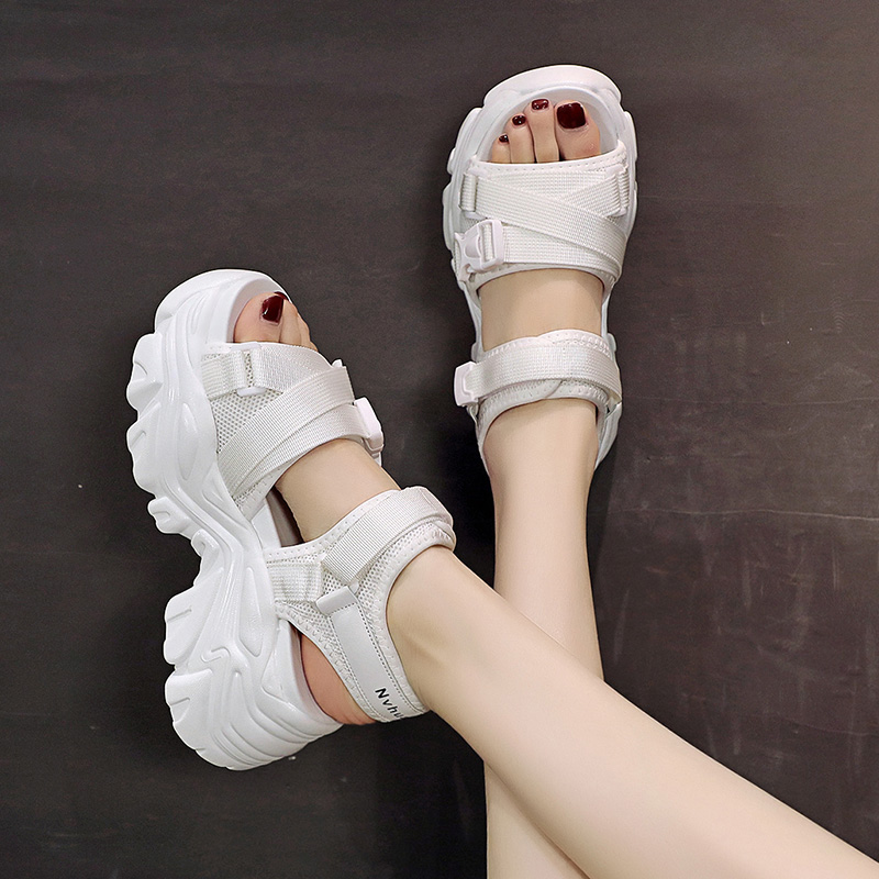 รองเท้าผ้าใบเสริมส้นสูง ไซต์35-39 สนใจทักแชท ฟรีค่าส่ง!