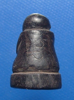 พระปิดตาไม้แกะ