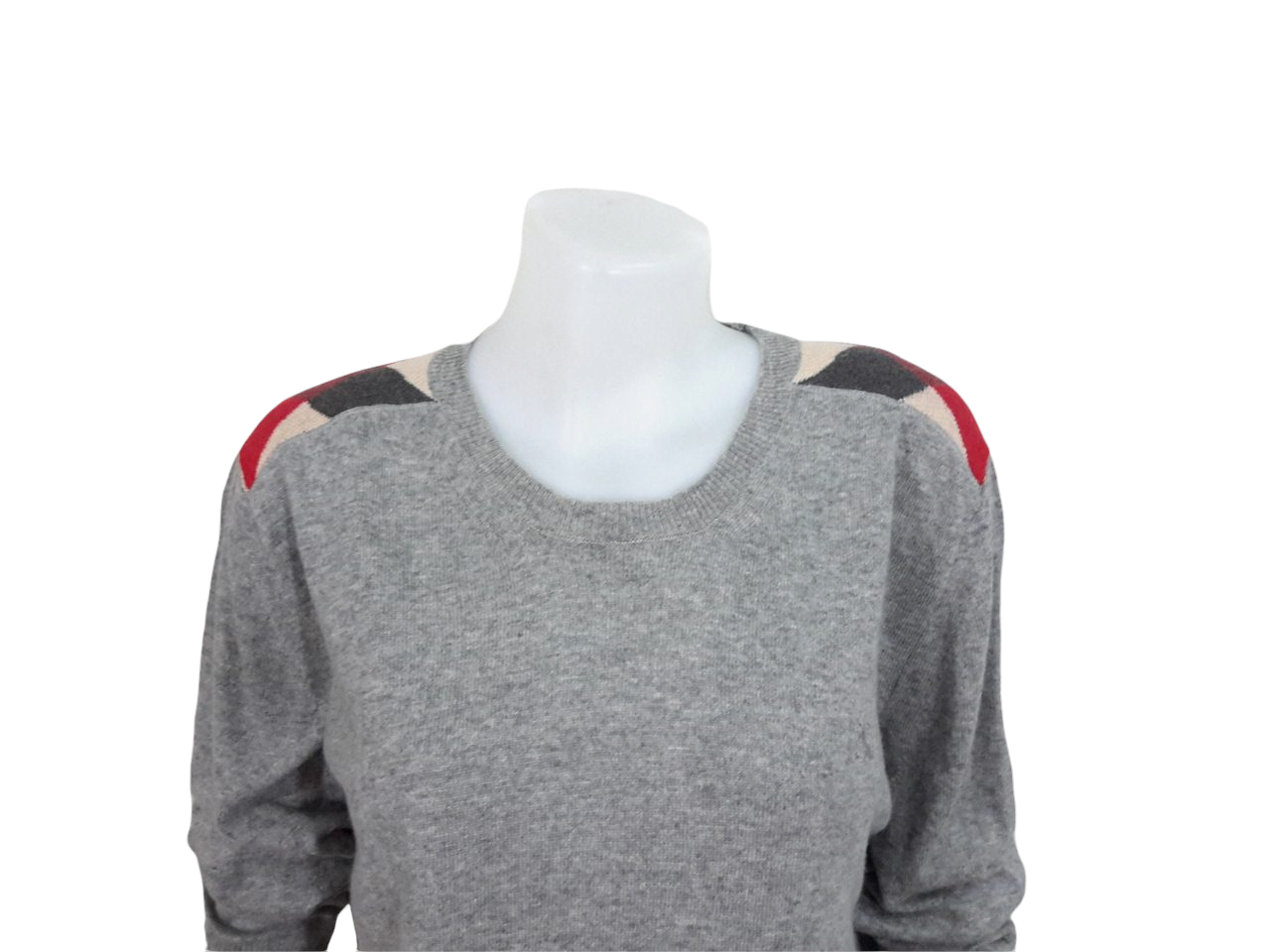 Blouse3538 2nd hand clothes เสื้อไหมพรมไซส์ใหญ่เนื้อไม่หนามาก แขนยาว คอกลม บ่าแต่งลายเก๋ๆ สีพื้นเทาอ่อน