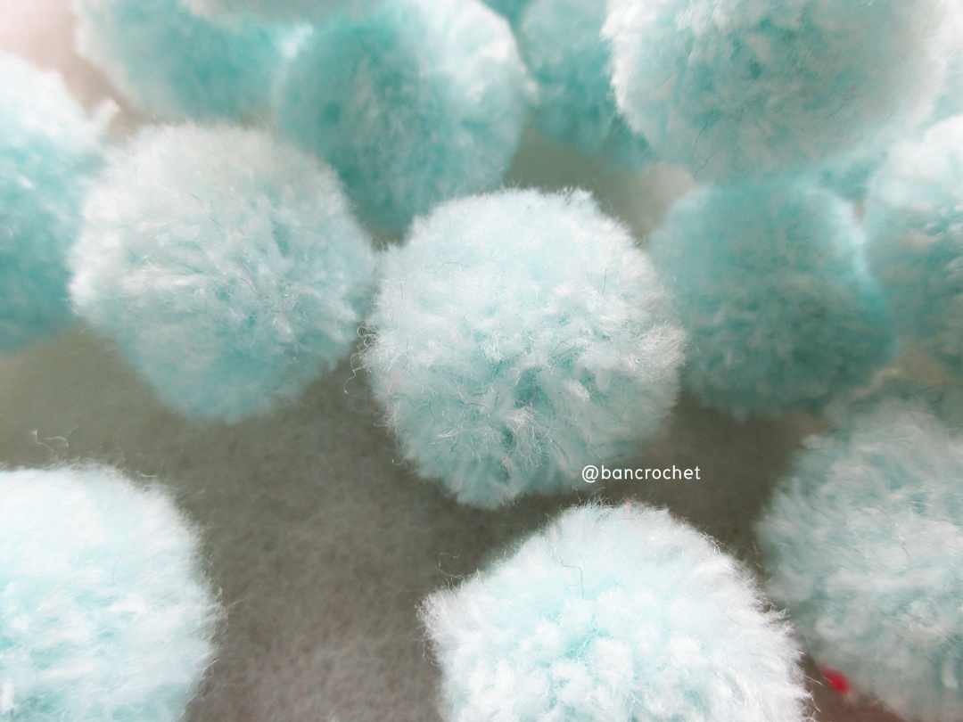 ปอมปอมไหมพรม ขนาด 2.5-3 ซม pom poms crochet ฟ้าอ่อน 2.5-3 ซม.