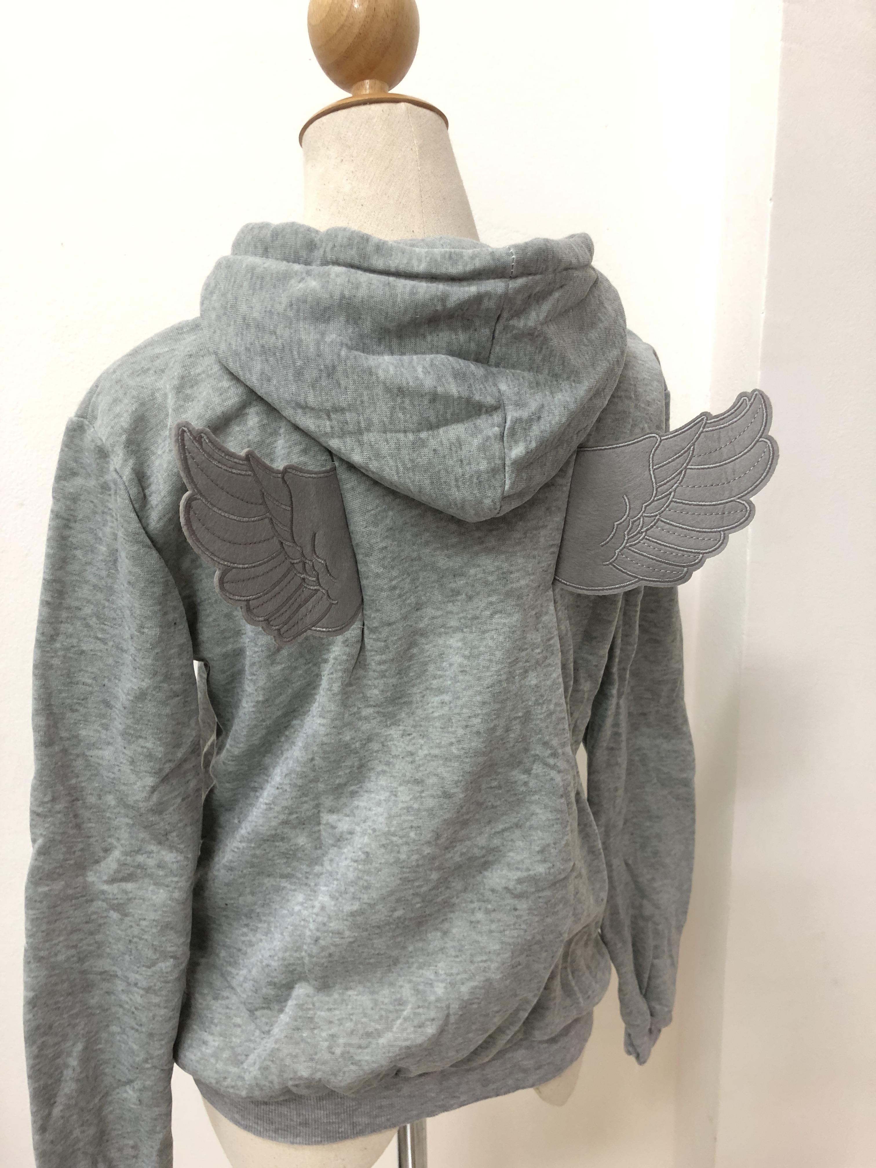 เสื้อกันหนาว ฮู้ดดี้ มีปีก เกาหลีสุดๆ น่ารัก เลือกสีที่พร้อมส่งด้านในเลยค่ะ