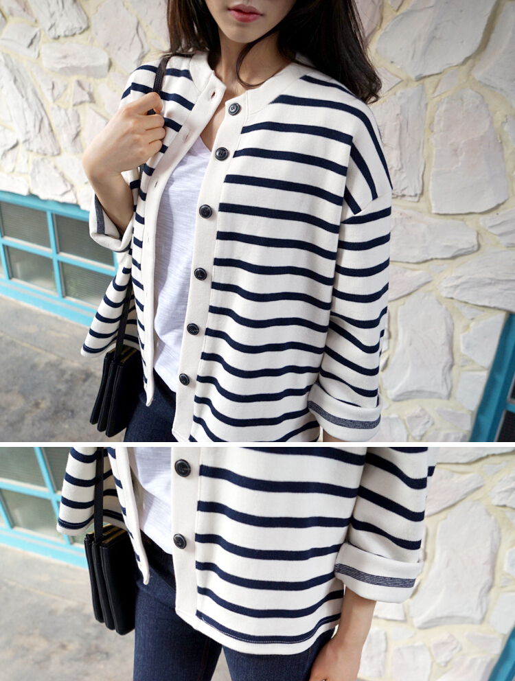 เสื้อคลุมแฟชั่น ลายขวาง สไตล์เกาหลี ผ้าเนื้อดี ทรงน่ารัก แนะนำเลยจ้า same pic