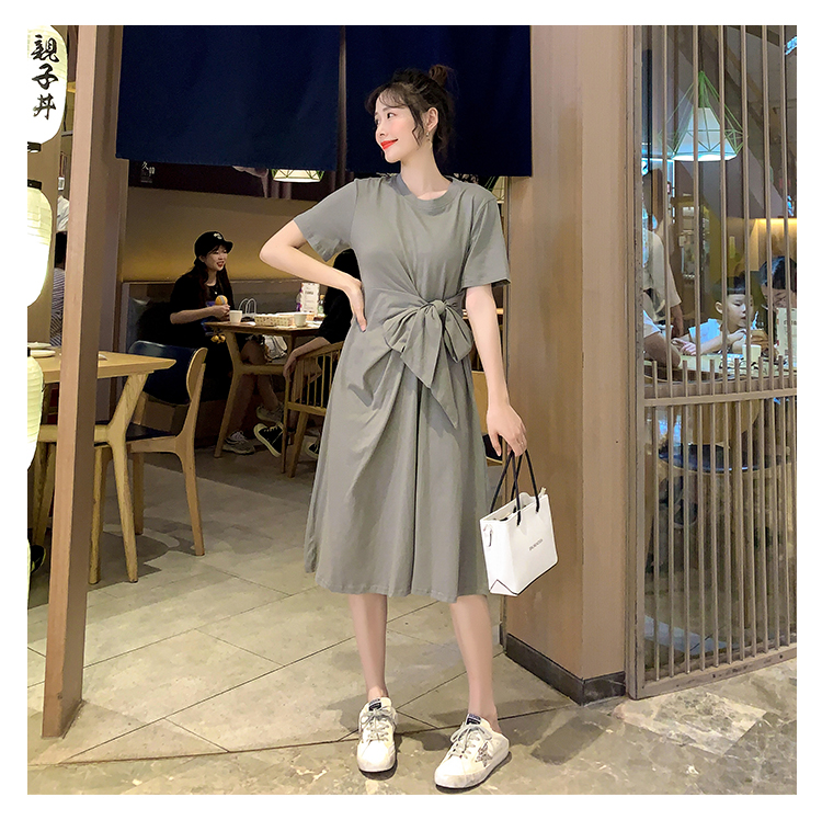 Dress4656 เดรสยาวสีเอิร์ธโทนสไตล์มินิมอล ผูกโบว์ช่วงเอวดูมีดีเทล ผ้าคอตตอนเนื้อดีนุ่มใส่สบาย งานสวยใส่ง่ายดีเทลน่ารักเรียบๆ เท่ๆ ดูมีสไตล์ไม่ซ้ำใคร มี 2 สี ดำ, เขียวหม่น