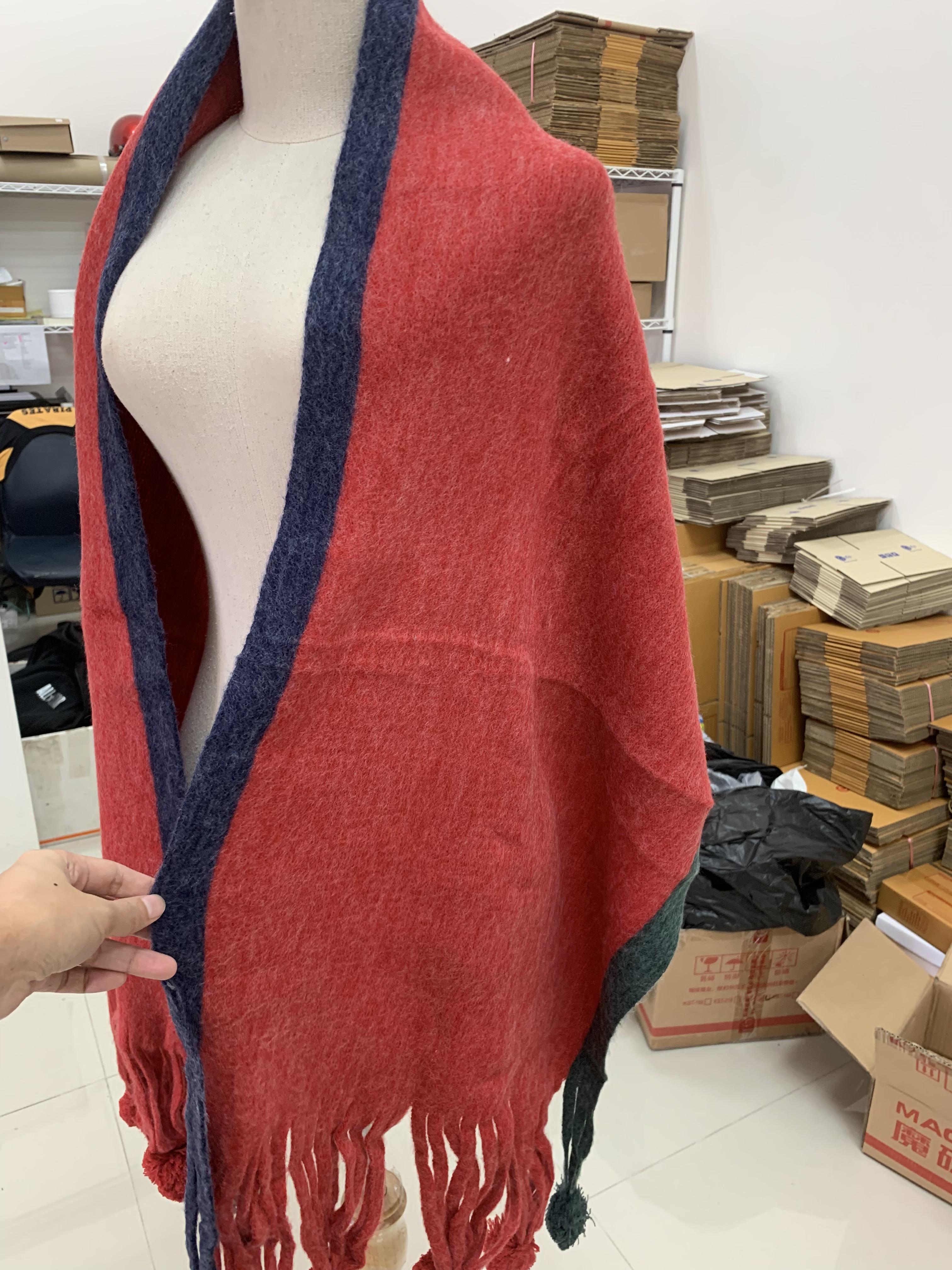 ผ้าพันคอไหมพรมเนื้อนุ่ม แต่งแถบสี ชายผ้ามีลูกเล่นน่ารัก สไตล์เกาหลี พร้อมส่ง same pic