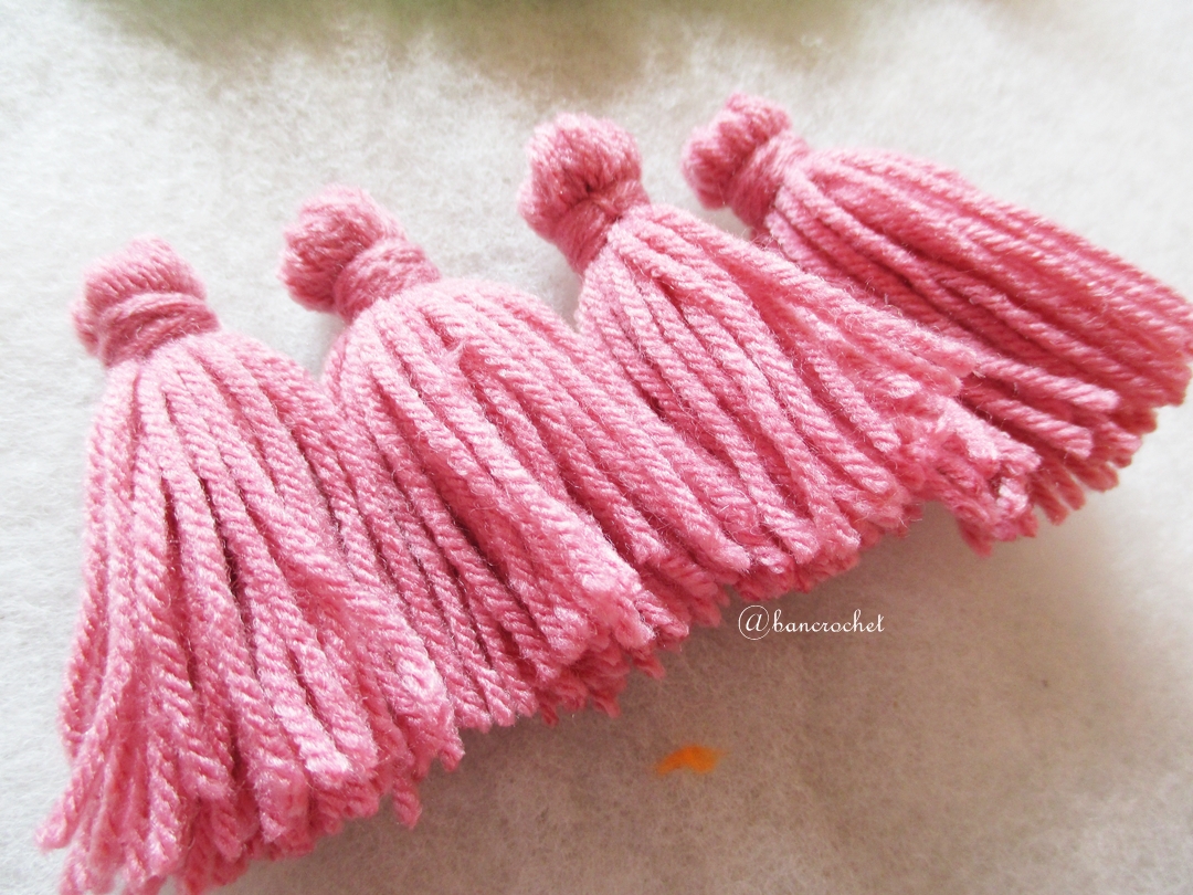 พู่สีเชมพูโครเชต์ ไหมพรม 4 ply pink tassel crochet acrylic yarn 4 ply