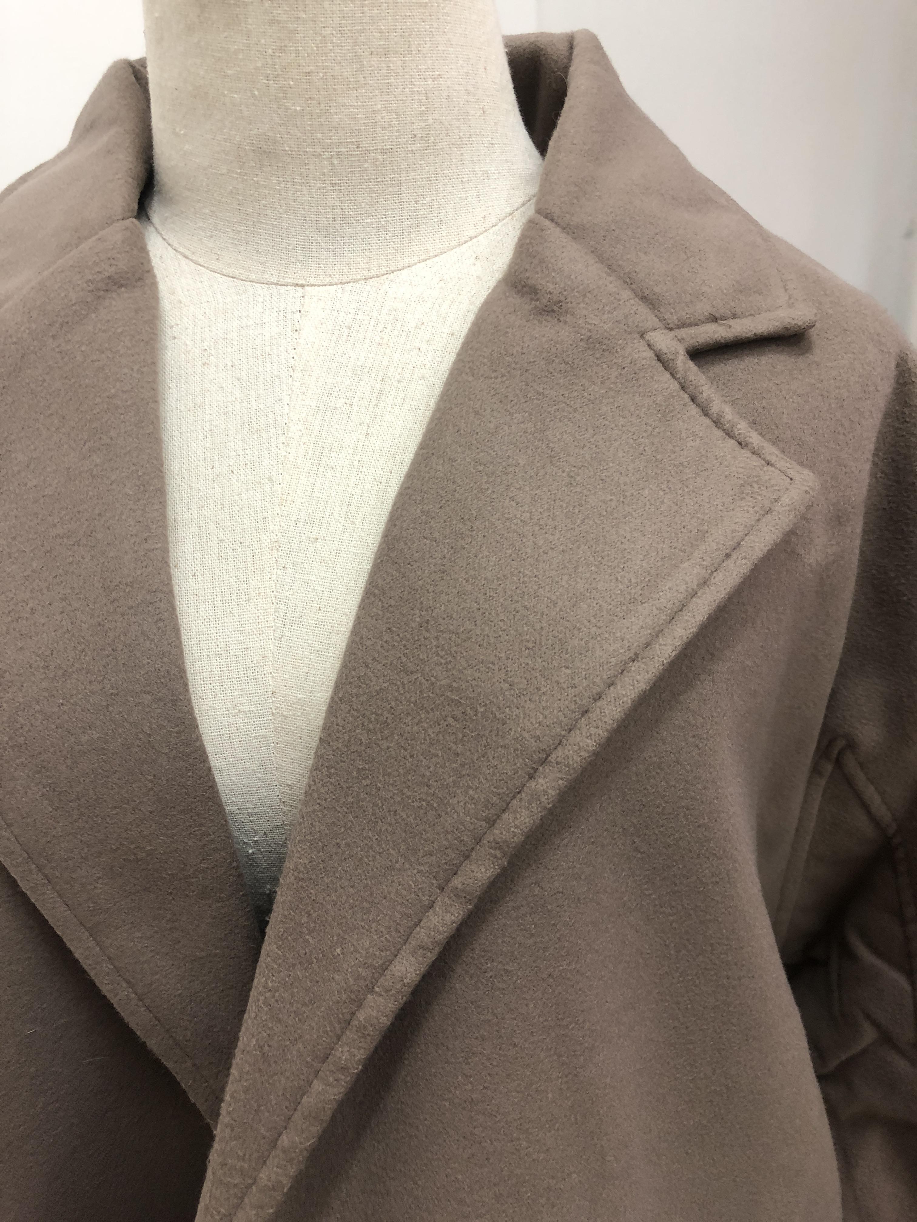 OverCoat เสื้อโค้ทกันหนาว สไตล์เกลหลี ทรงโคล่งสีกะปิ ผ่าข้าง ผ้าวูลผสมเนื้อดี บุซับในฟกันลม พร้อมส่ง same pic