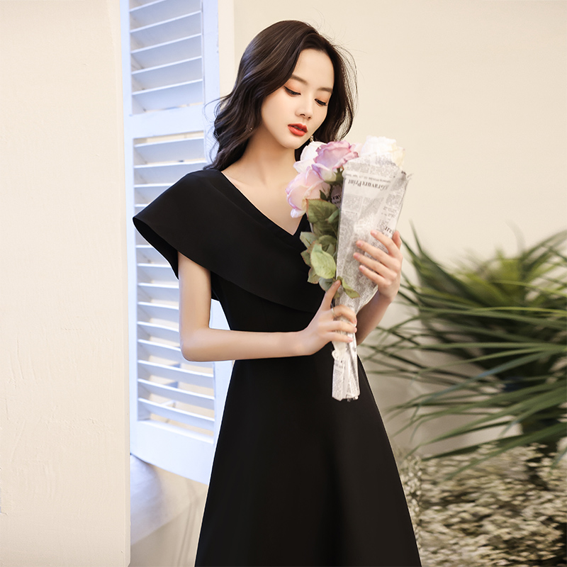 ชุดราตรี ชุดราตรีสวยหรู แบบ ทันสมัย Evening dress