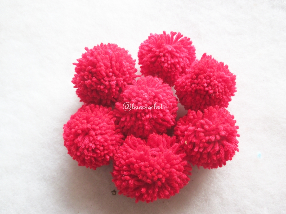 ปอมปอมไหมพรมสีแดง ขนาด 2 นิ้ว pompoms crochet