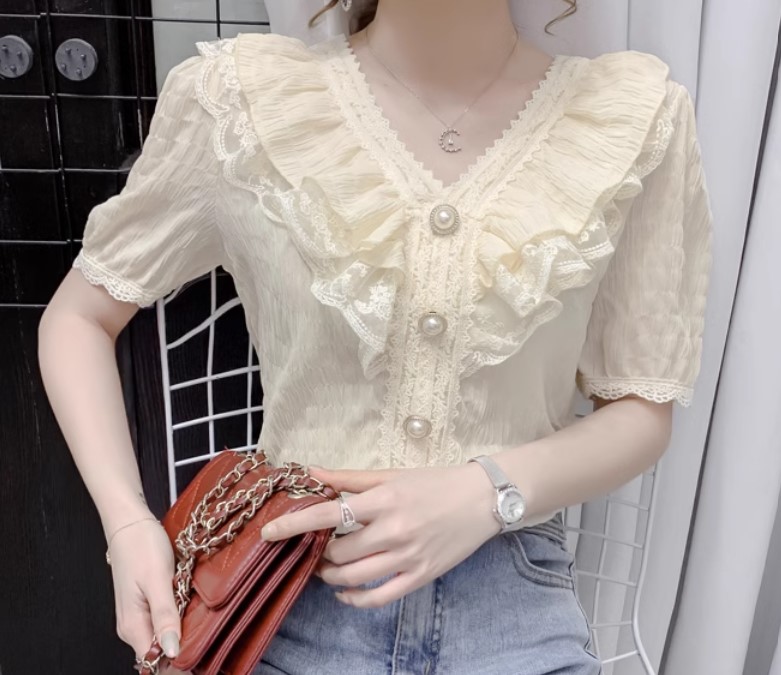 เสื้อลูกไม้ แขนสั้น แบบมีระบายที่อก เสื้อผ้าลูกไม้ ใส่ไปงานบวช งานแต่ง แบบไทย ๆ แบบน่ารัก ๆ 396638