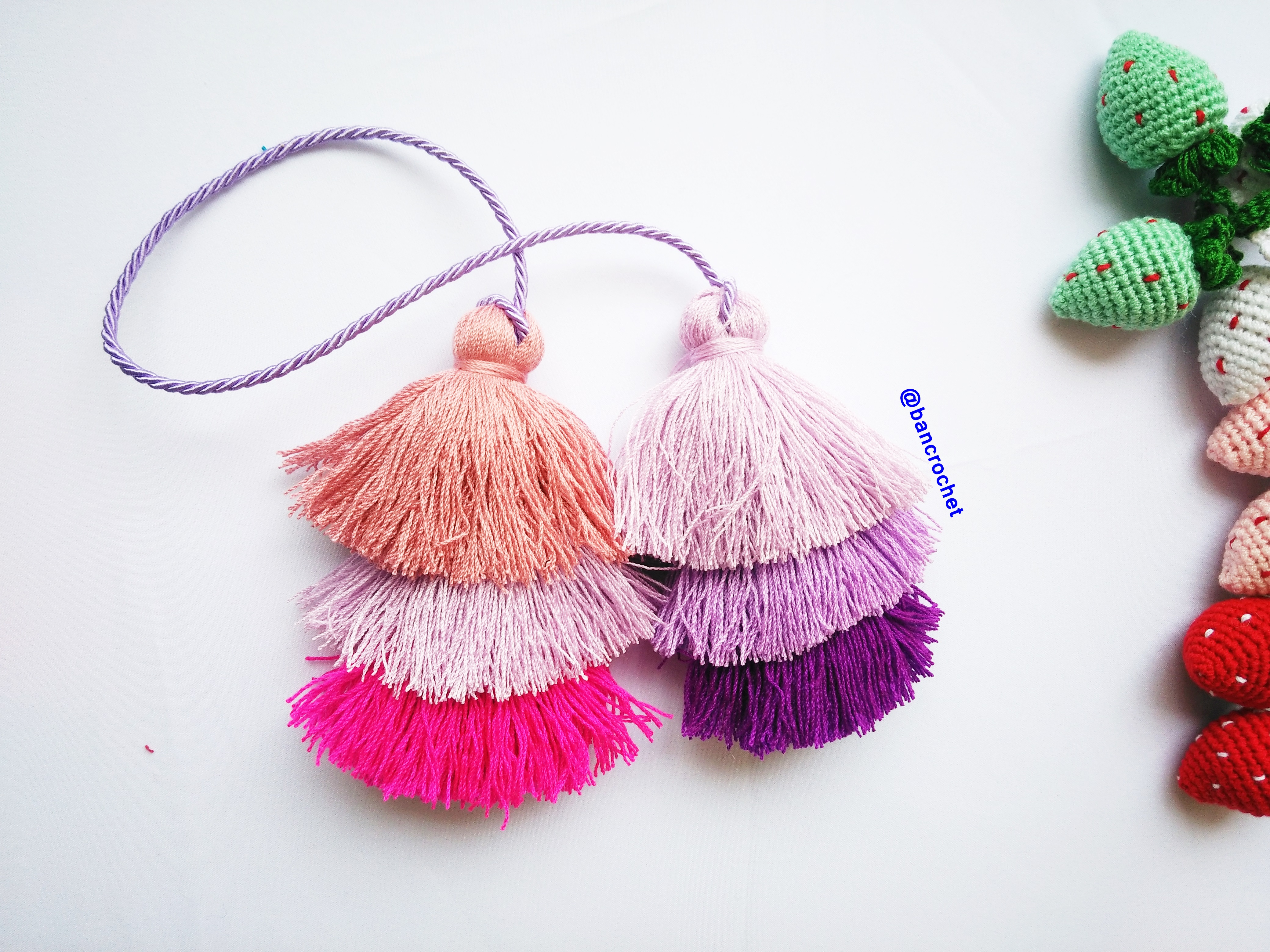 Bancrochet พู่ห้อยกระเป๋า/ที่ห้อยกระเป๋าแฮนด์เมด Tassels keychain hanging for bags หลากสี 4 นิ้ว