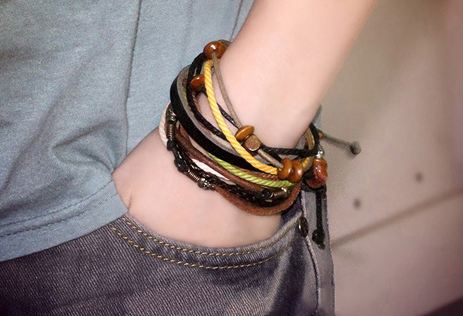 สร้อยข้อมือผู้ชาย หนังแท้ ผสม เชือกถัก ร้อยลูกปัด สไตล์ วินเทจ แบบ เท่ ๆ มี 3 สี แดง เหลือง ฟ้า งาน Hand Made no 648934