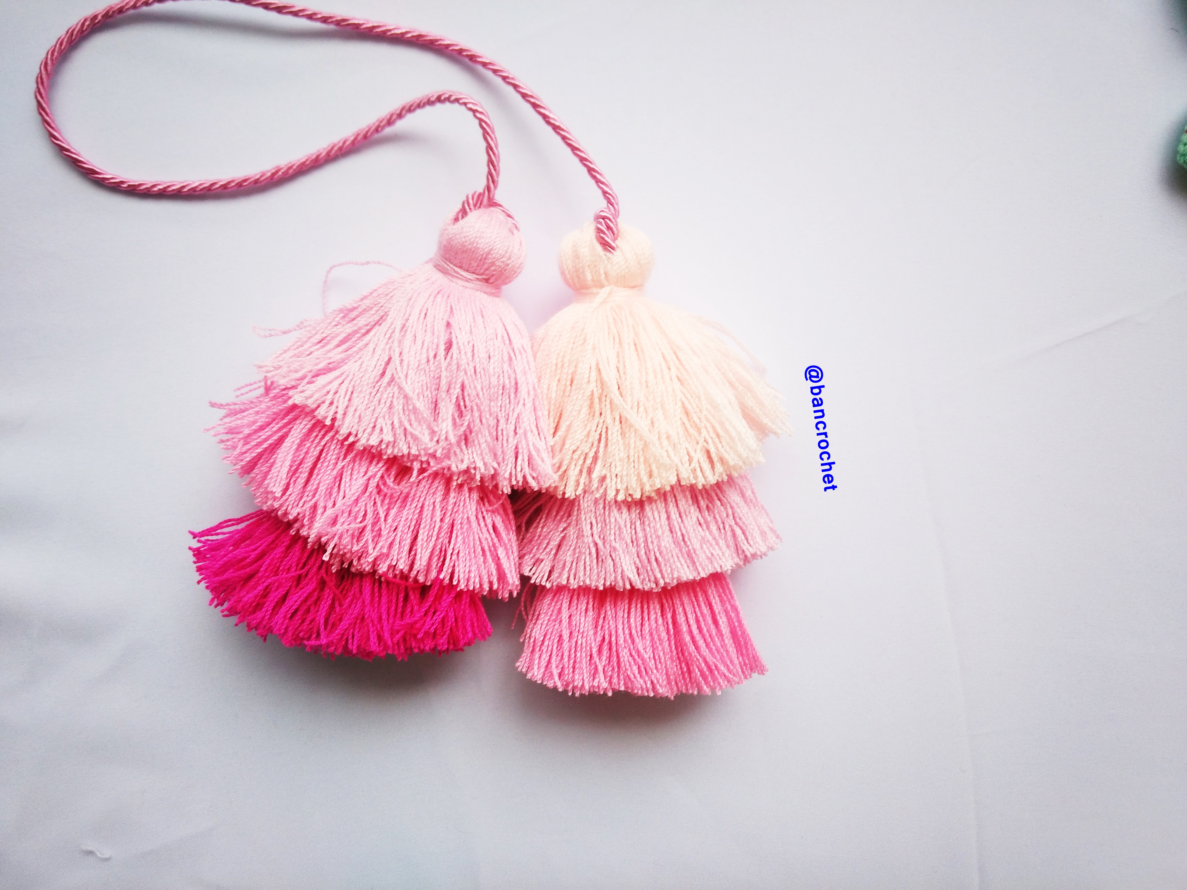 Bancrochet พู่ห้อยกระเป๋า/ที่ห้อยกระเป๋าแฮนด์เมด Tassels keychain hanging for bags หลากสี 4 นิ้ว