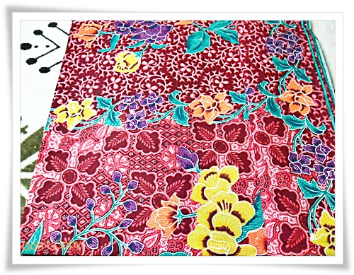 ผ้าถุงสำเร็จรูป ลายไทย สีชมพูดอกไม้ P006
