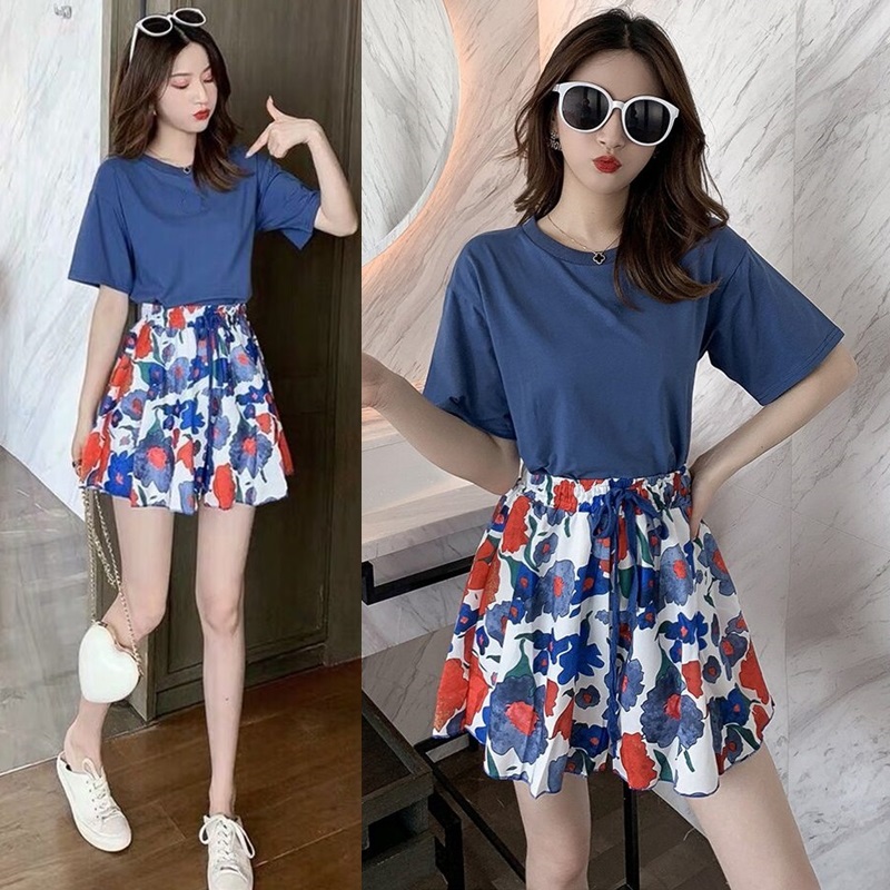 Set_bp1788 ชุดเซ็ท 2 ชิ้น(เสื้อ+กางเกง) เสื้อยืดแขนสั้นสีฟ้าครามผ้าคอตตอนเนื้อนุ่มยืดหยุ่นสูง+กางเกงขาสั้นทรงปล่อยลายดอกไม้เอวยืดมีซับในผ้าสลาฟเนื้อดีเรียบสวยไม่ยับง่าย งานเซ็ทเข้าชุดสุดน่ารัก ดีเทลเก๋ๆ ดีงาม แมทช์ได้ลงตัวเข้ากันดูดีที่สุ