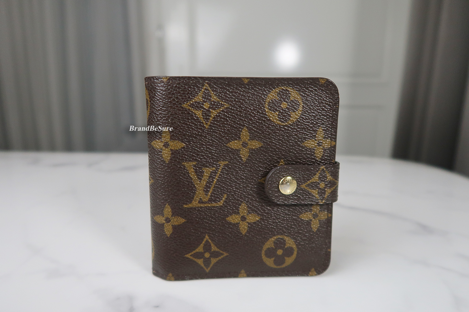 Louis Vuitton Monogram Compact Wallet M61667