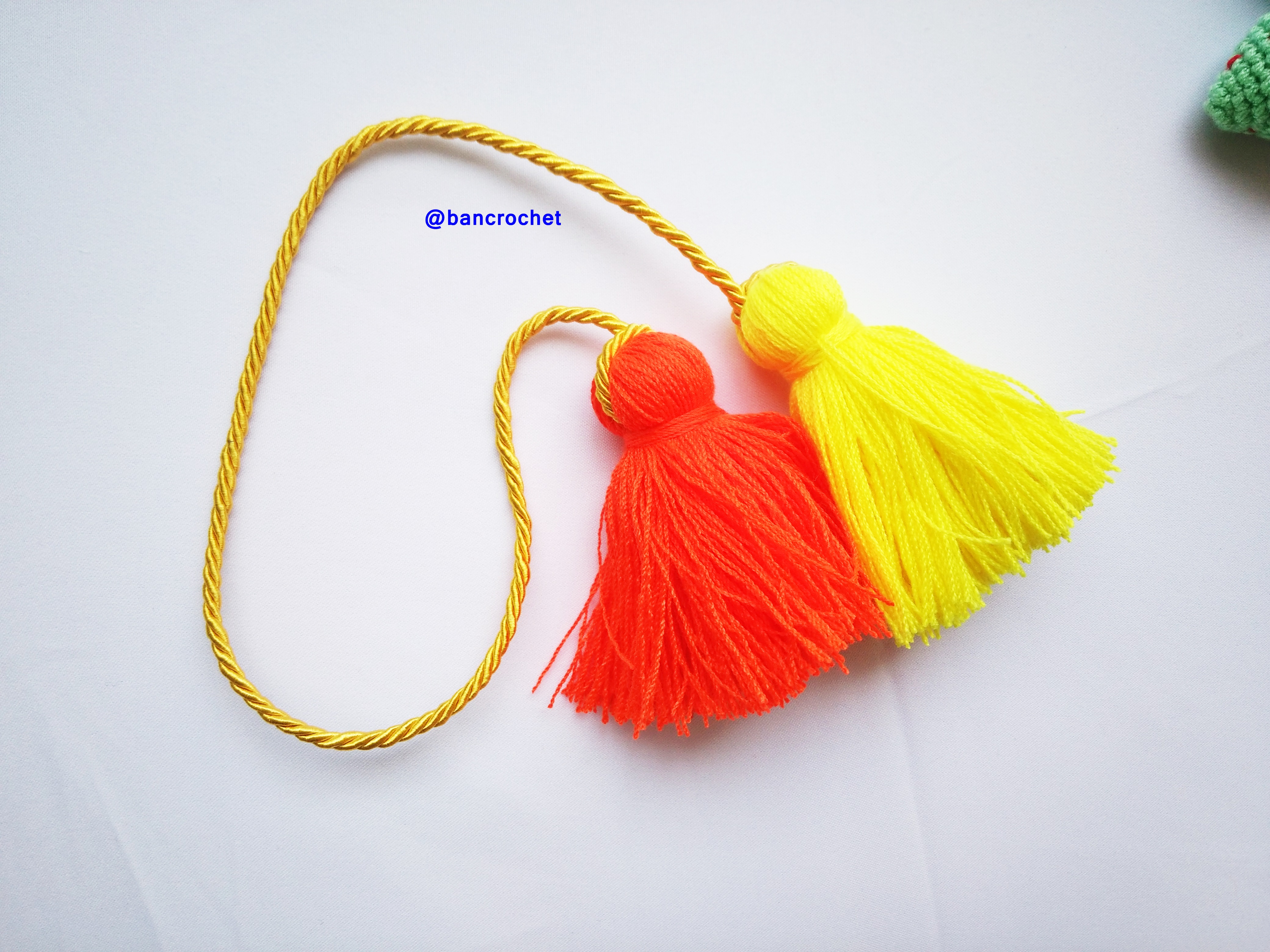 Bancrochet พู่ห้อยกระเป๋า/ที่ห้อยกระเป๋าแฮนด์เมด Tassels keychain hanging for bags หลากสี 4 นิ้ว