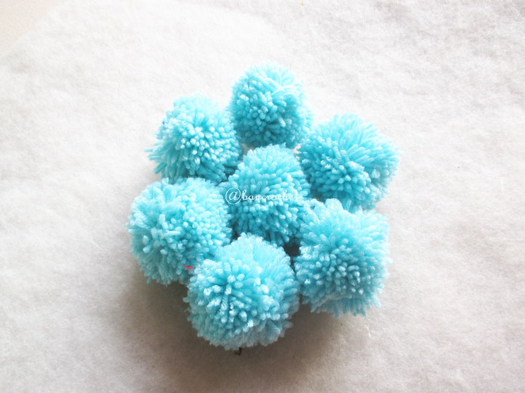 ปอมปอมไหมพรมสีชมพูอมแดง ขนาด 2 นิ้ว pompoms crochet