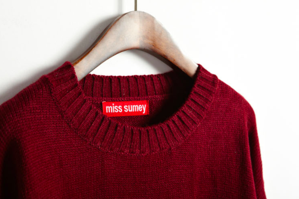 Sweater เสื้อสเวทเตอร์แขนยาว สีแดงเลือดหมู ทรงสวย จะใส่เดี่ยวไหรือใส่โค้ทคลุมก็เริ่ด