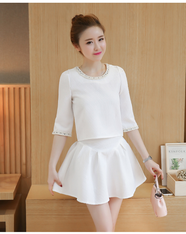 Set_bs1455 ชุดเซ็ท 2 ชิ้น(เสื้อ+กระโปรง) เสื้อแขนสามส่วนสีขาวครีมแต่งแถบวิ้งๆ ช่วงคอและแขน+กระโปรงบานซิปหลังสีขาวครีมเข้าชุด ผ้าวาฟเฟิลเนื้อหนาเรียบสวยยืดขยายได้ งาน Set เข้าชุด ใส่แล้วน่ารักมาก