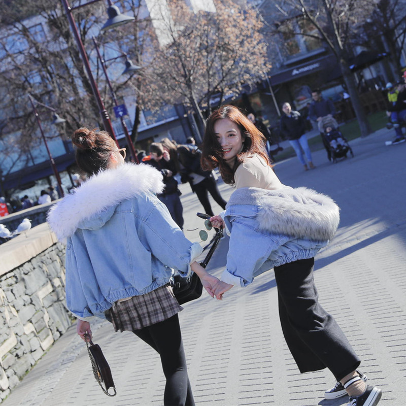 เสื้อกันหนาว ช่วงตัวเป็นผ้ายีนส์ ด้านในบุขนช่วงตัว ช่วงแขนบุซับในกันลม พร้อมขนเฟลอฟูนุ่มมาก งานดี การรันตีจ้า มี 3 สีน้า same pic