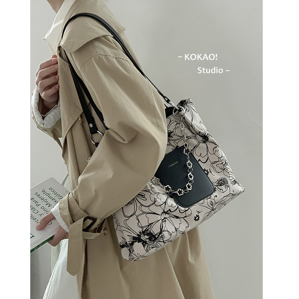 กระเป๋าสะพายข้างผู้หญิง กระเป๋าสะพายสไตล์เกาหลี By Japanese フェンディ authentic bag