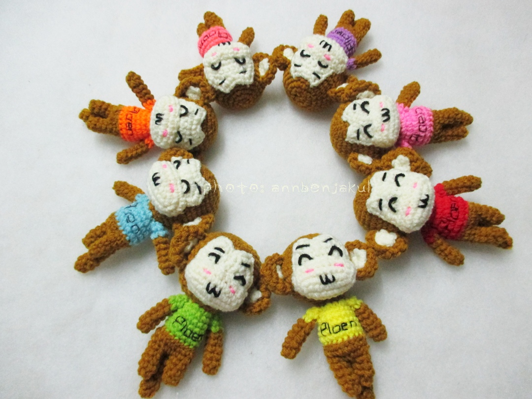 พวงกุญแจลิงเสื้อหลากสี