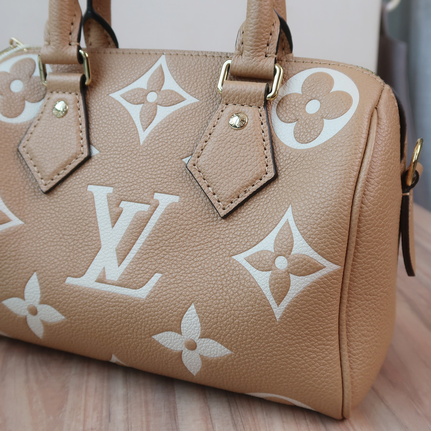 Louis Vuitton Arizona/Creme Monogram Empreinte Speedy Bandouliere 20(ใบParagon 7วัน)