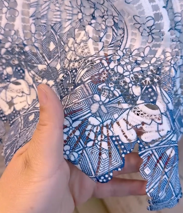 เสื้อลูกไม้ size ใหญ่ เสื้อลูกไม้ ผู้ใหญ่ สีขาว ตัดน้ำเงิน แบบสวย ใส่แบบหลวม ๆ เสื้อลูกไม้ สีขาว ใส่ออกงาน 717387