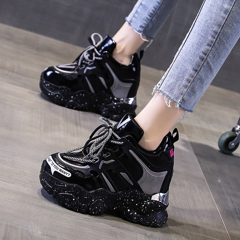 รองเท้าผ้าใบเสริมส้นสูง ไซต์35-39 สนใจทักแชท ฟรีค่าส่ง!