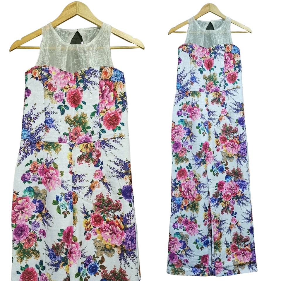 Jumpsuit644 จัมพ์สูทขายาวทรงสวย ตัดต่อช่วงอกผ้าแก้ว มีซิปหลังยาวถึงสะโพกใส่ง่าย ผ้ามิลินเกรดเอเนื้อหนาลายดอกไม้ งานดีผ้าสวย ใส่เก๋ๆ ได้บ่อยไม่มีเบื่อ มี 3 โทนสี ดำ ขาว ชมพู