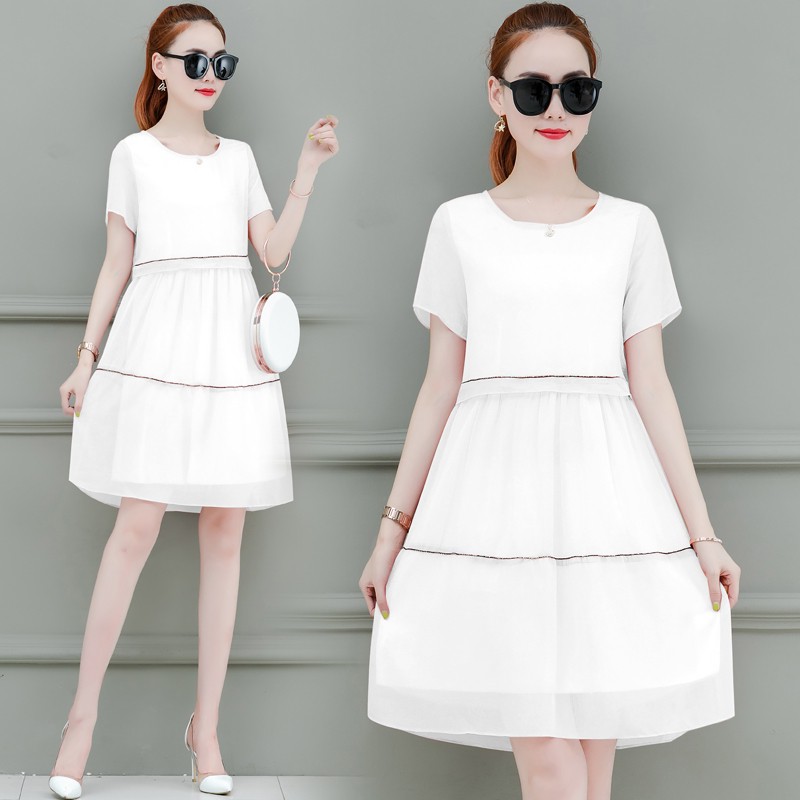 Dress4482 เดรสชีฟองทรงปล่อยสีขาว ซิปข้างใส่ง่าย มีซับในอย่างดีทั้งชุด ผ้าชีฟองเนื้อดีมีน้ำหนักทิ้งตัว ดีเทลเดินเส้นปักดิ้นสีทองสวยหรู งานดีทรงดีดูสวยแพง ทรงนี้ใส่ทำงาน/ใส่ออกงานได้