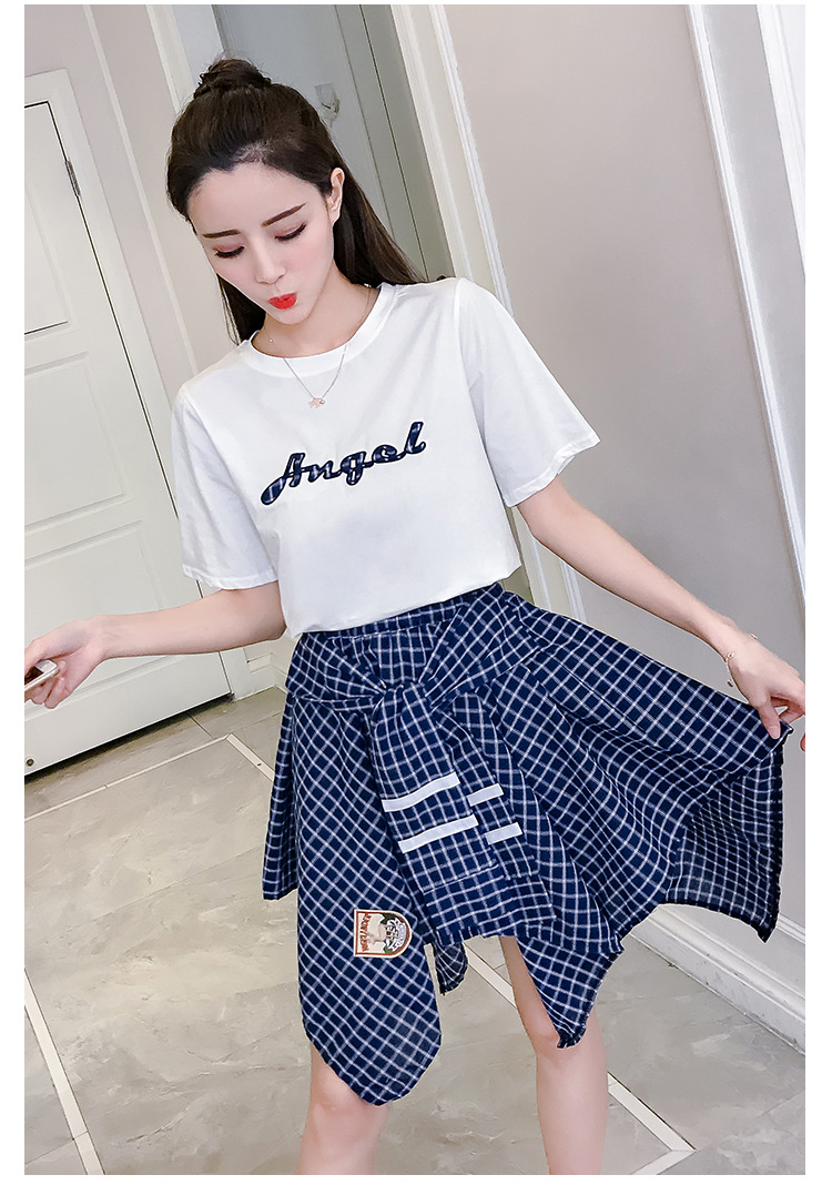 Set_bs1768 ชุดเซ็ท 2 ชิ้น(เสื้อ+กระโปรง) เสื้อยืดสีขาวเนื้อนุ่มปักลายตัวอักษร + กระโปรงลายสก็อตโทนสีน้ำเงินทรงเท่ๆ ปักอาร์ม งานเข้าเซ็ทดูมีดีเทลใส่แล้วน่ารักสุด แยกใส่กับตัวอื่นก็เก๋ไปอีกจ้า