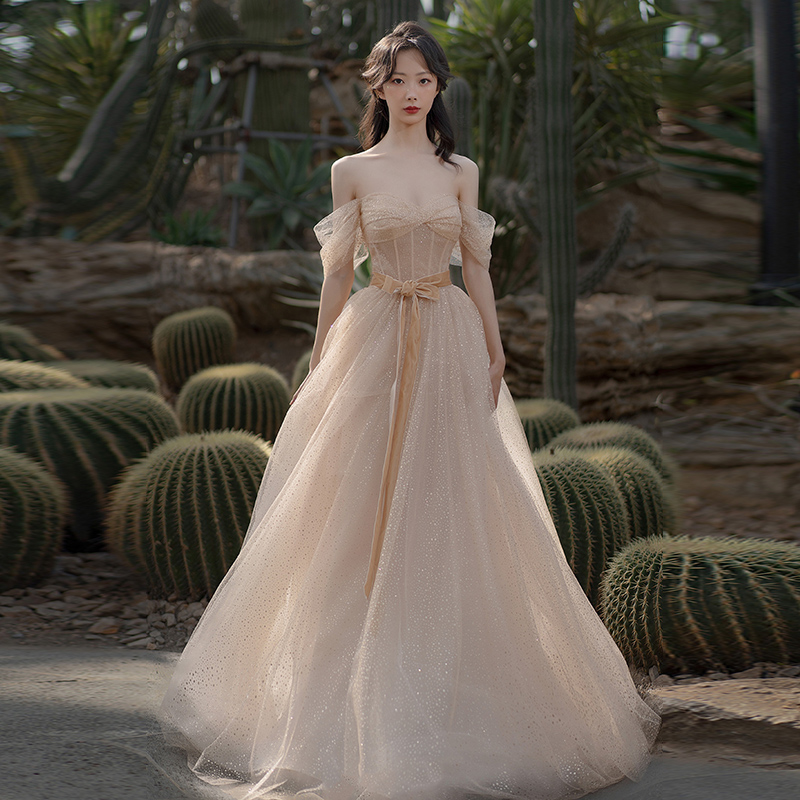 ชุดราตรี ชุดราตรีสวยหรู แบบ ทันสมัย Evening dress