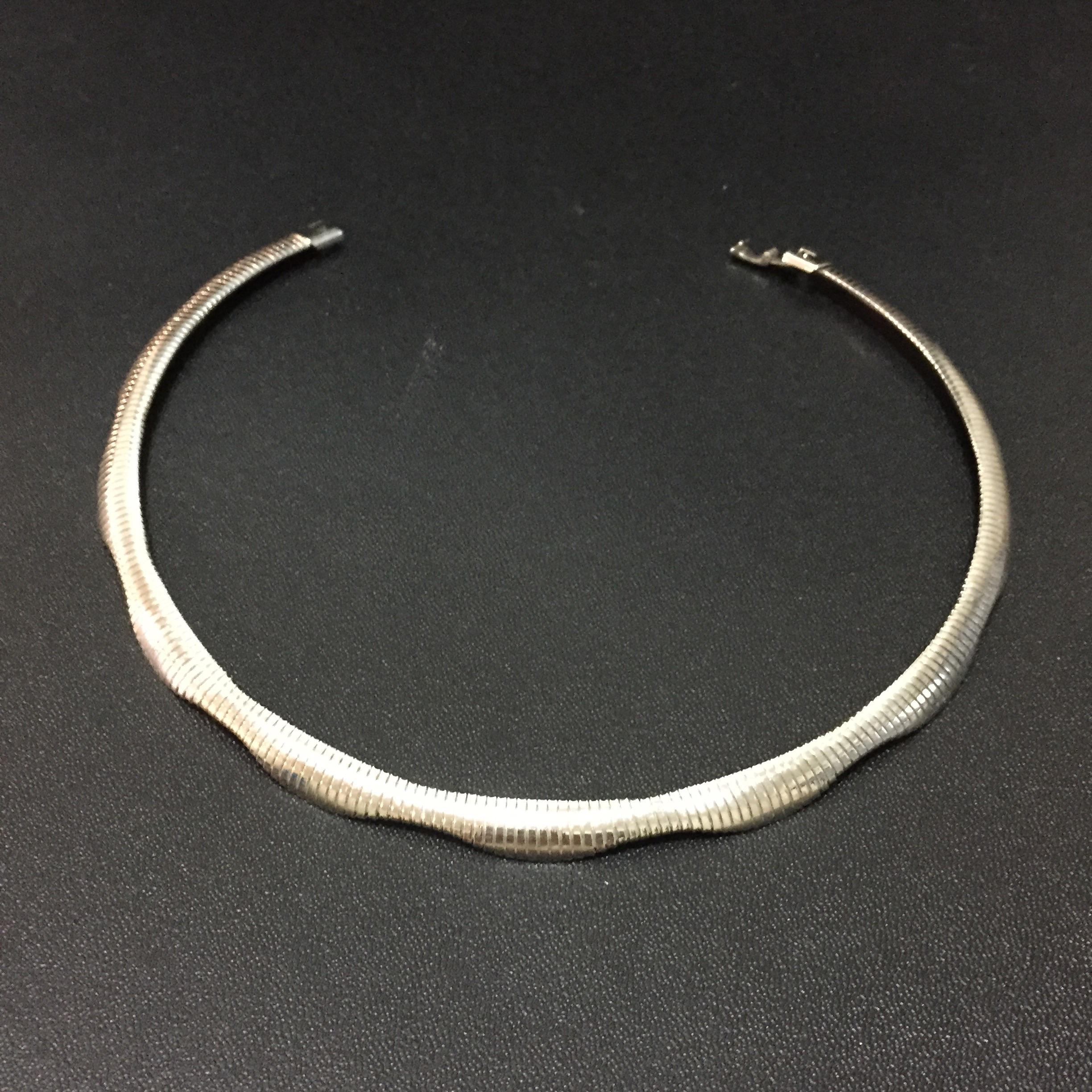 สร้อยสแตนเลสเนื้อดี แบบติดคอเก๋ๆ ตามภาพ