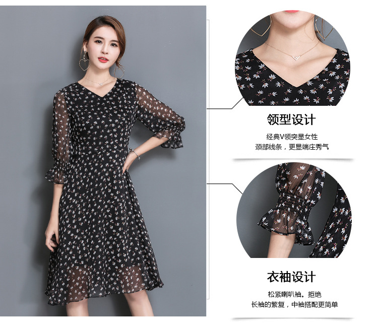 Dress4294 เดรสยาวทรงสวยลายดอกไม้เล็กๆ พื้นสีดำ แขนยาวสี่ส่วนแต่งระบาย คอวีใส่แล้วดูผอมเพรียว ซิปหลังใส่ง่าย เย็บติดซับในอย่างดีทั้งชุด ผ้าชีฟองเนื้อนุ่มมีน้ำหนักทิ้งตัว งานดีใส่สวยดูเรียบหรู งานสวยใส่ได้ทุกโอกาส