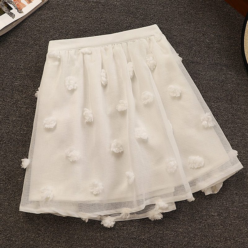 Skirt344 กระโปรงสีพื้นขาวแต่งพู่ดอกไม้ซิปข้างมีซับในอย่างดี งานน่ารักหรูๆ ดูแพง ดีเทลเก๋ๆ ไม่ซ้ำใคร งานดีผ้านุ่มใส่สบายแมทช์ได้ง่ายๆ ใส่กับเสื้อตัวไหนก็สวย