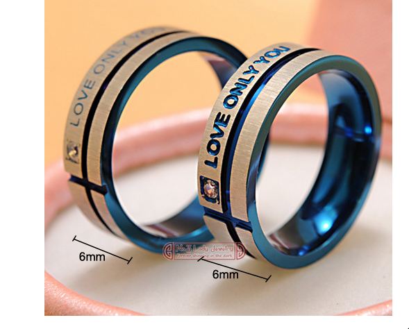 แหวนคู่ แหวนครบรอบวันแต่งงาน แหวนหมั้น แหวนแต่งงาน แหวนแทนใจ ดีไซน์ แกะลาย LOVE ONLY YOU สแตนเลส สีฟ้า ไม่เหมือนใคร แบบหรู 154912