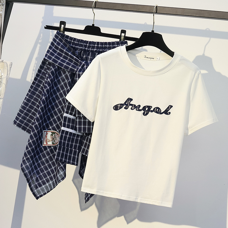 Set_bs1768 ชุดเซ็ท 2 ชิ้น(เสื้อ+กระโปรง) เสื้อยืดสีขาวเนื้อนุ่มปักลายตัวอักษร + กระโปรงลายสก็อตโทนสีน้ำเงินทรงเท่ๆ ปักอาร์ม งานเข้าเซ็ทดูมีดีเทลใส่แล้วน่ารักสุด แยกใส่กับตัวอื่นก็เก๋ไปอีกจ้า