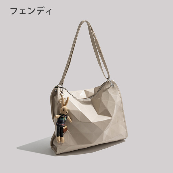 กระเป๋าสะพายข้างผู้หญิง กระเป๋าสะพายสไตล์เกาหลี By Japanese フェンディ authentic bag