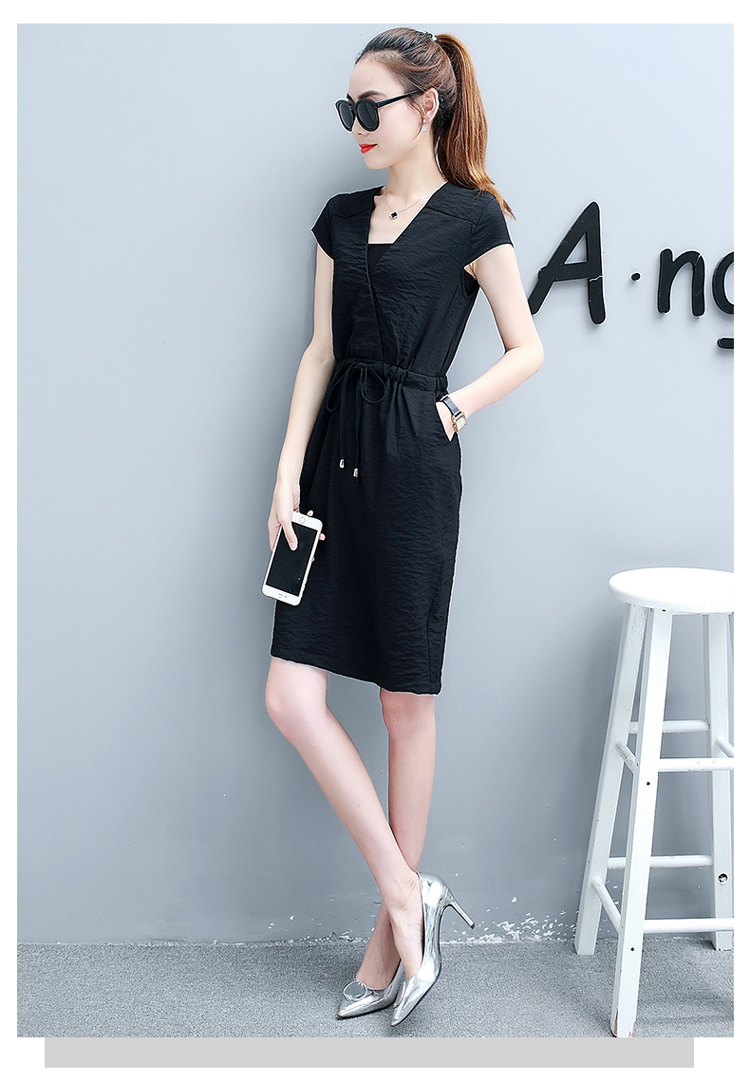 Dress4153 ชุดเดรสทรงสวย คอวีป้าย เอวสม็อคยางยืดมีเชือกผูกรูด ชายกระโปรงผ่าหลังเล็กน้อยเพื่อความคล่องตัว งานดีผ้าดีสไตล์เรียบหรูใส่ทำงานได้