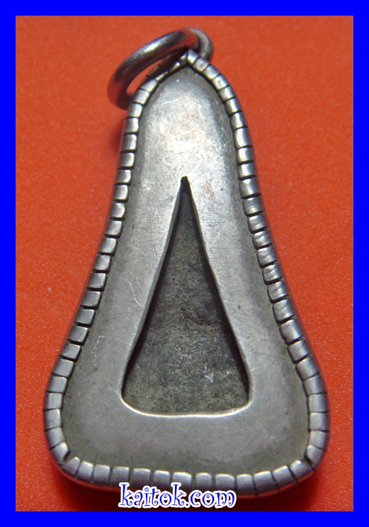 พระกรุเสมาสามชั้นเพชรบุรี