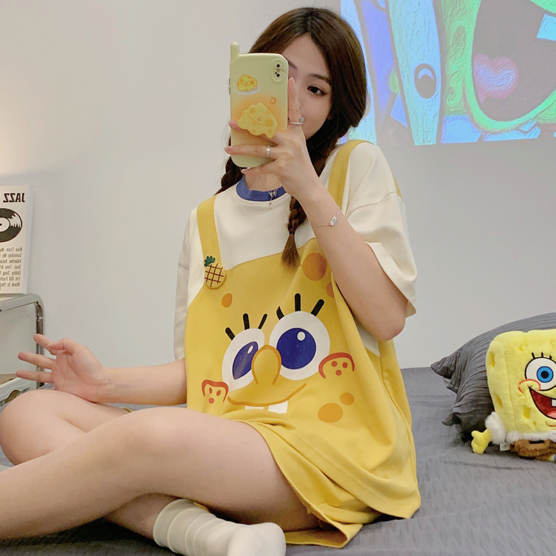 ชุดนอนผู้หญิง