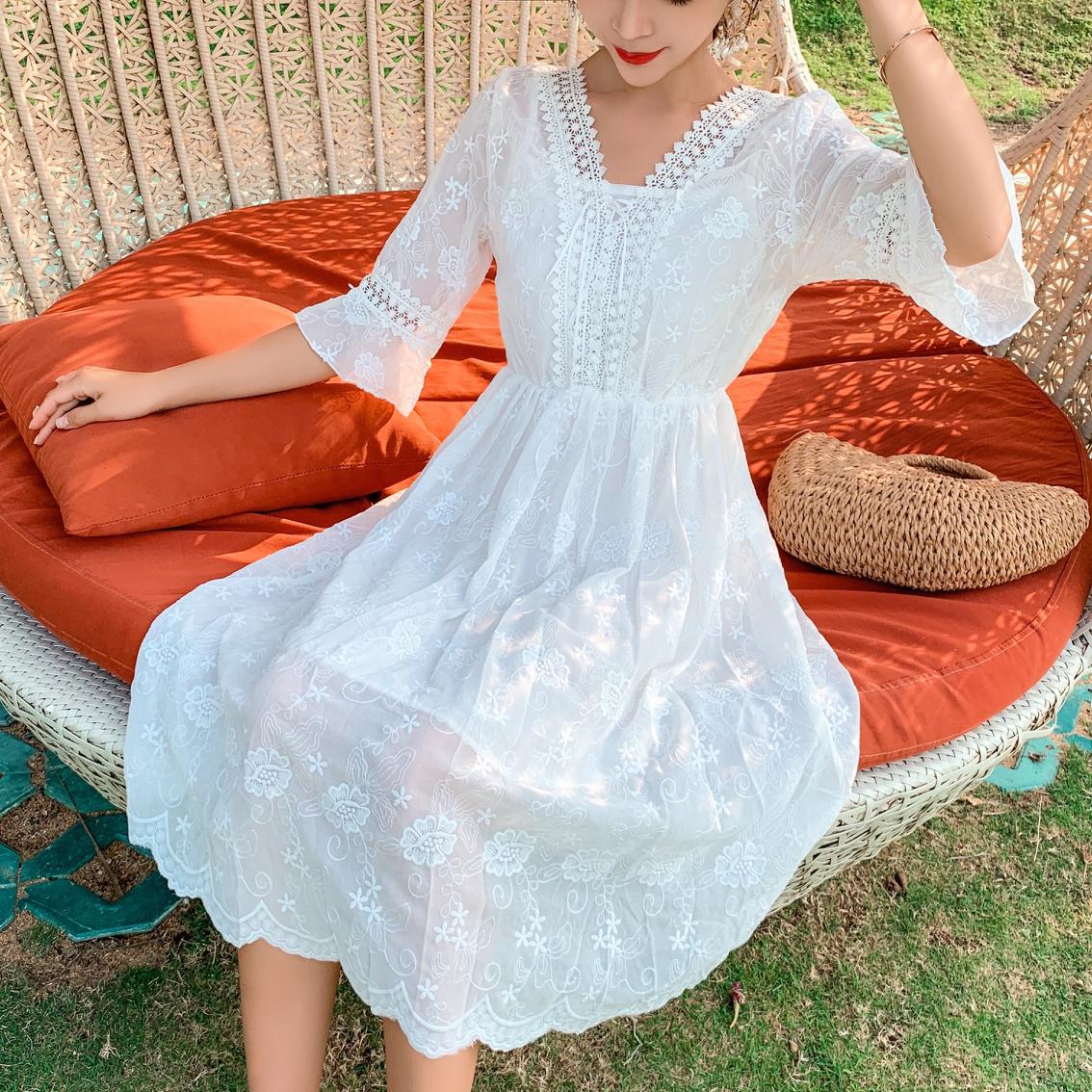Dress4720 เดรสยาวชีฟองสีขาวปักลูกไม้ลายดอกทั้งตัว คอวีแต่งเชือกผูกไขว้ แขนยาวสี่ส่วนระบายแต่งลูกไม้ ซิปข้าง เอวสม็อคยางยืด ผ้าชีฟองเกรดพรีเมียมเนื้อดีนุ่มน่าใส่ มีซับในอย่างดี งานสวยหรูดีเทลดีงามดูสวยแพง ใส่เที่ยว/ใส่ออกงานได้