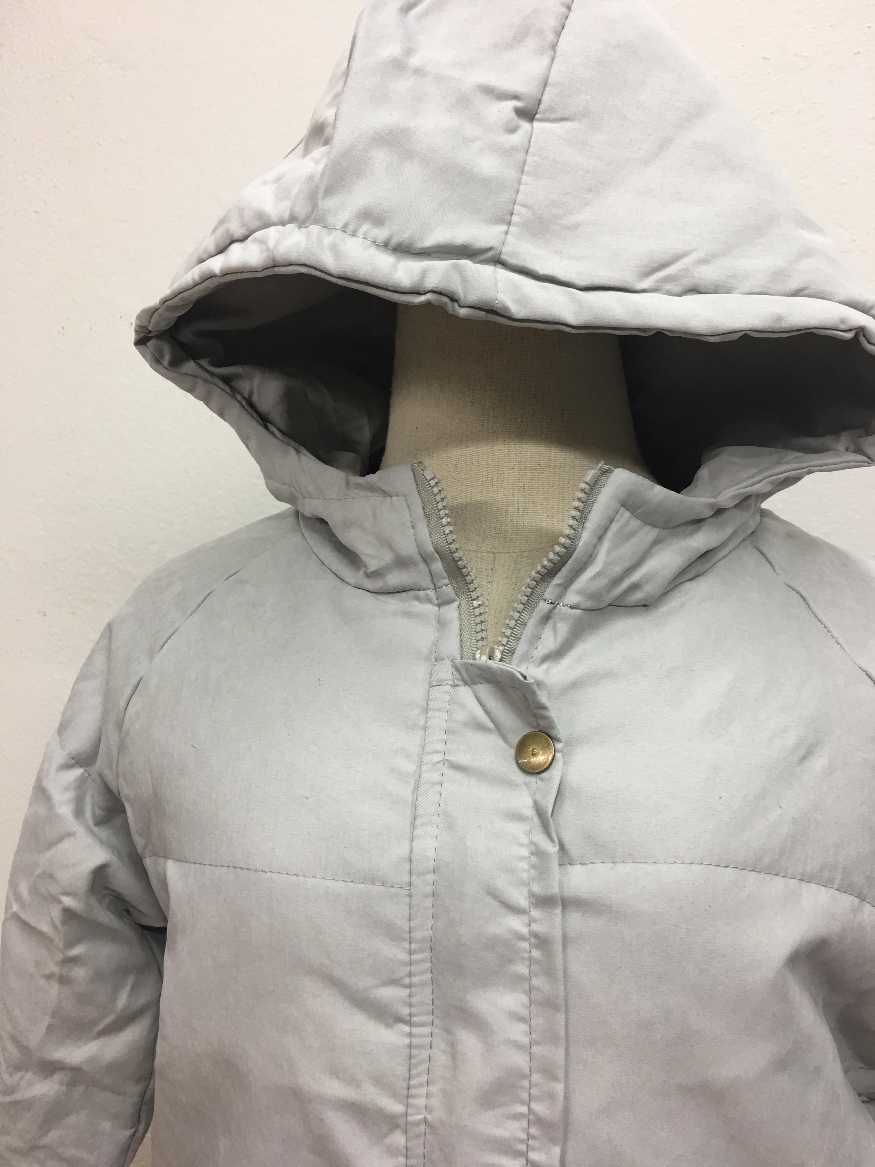 เสื้อกันหนาว สีเทา ตัวยาว ผ้าร่มกันลม บุนวมนุ่ม ซิปและกระดุมหน้า พร้อมส่งจ้า