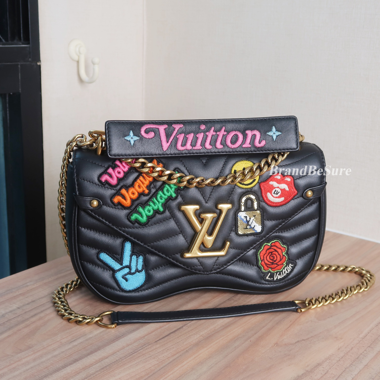 Louis Vuitton Black Calfskin Embroidered New Wave Chain MM