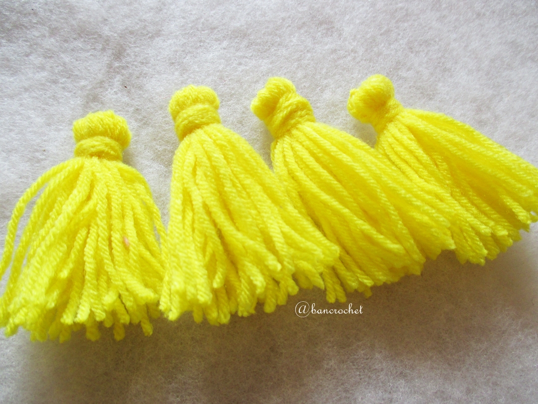พู่สีเหลืองโครเชต์ ไหมพรม 4 ply yellow tassel crochet acrylic yarn 4 ply