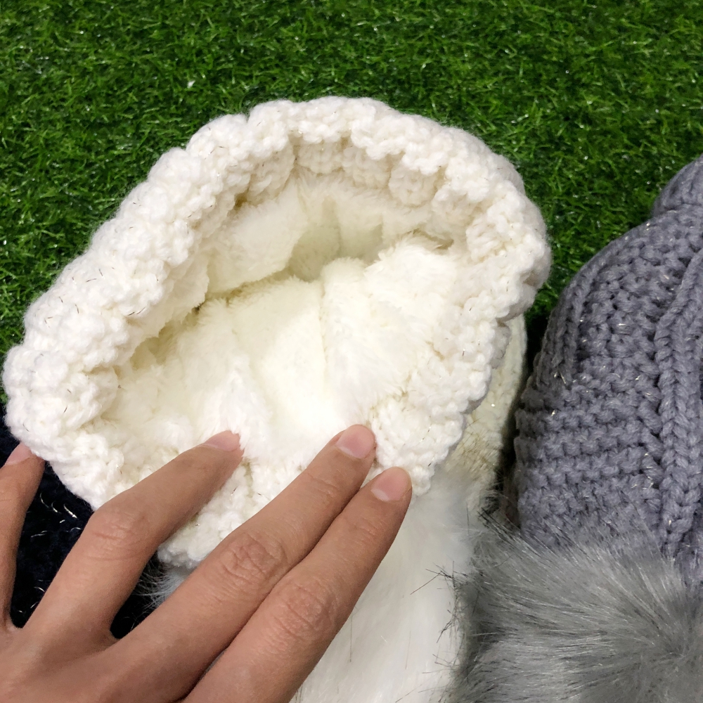 หมวกไหมพรม แต่งแถบดาว ไหมพรมเนื้อนุ่มมีประกาย ด้านในบุขนอุ่น