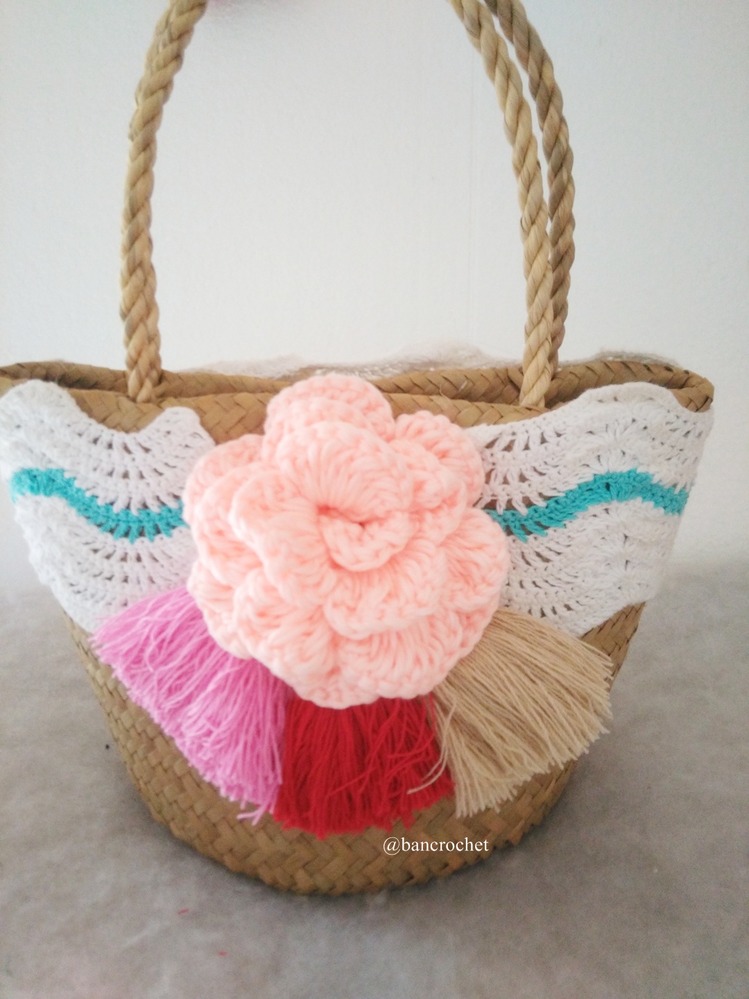 กระเป๋าสานกระจูดประดับดอกไม้ grajood basket weave bags ธรรมชาติ 7*10*7*12 นิ้ว